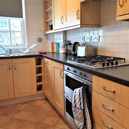Appartamento Canongate - Spacious And Historic 2 Bed Flat On Royal Mile Edimburgo Esterno foto