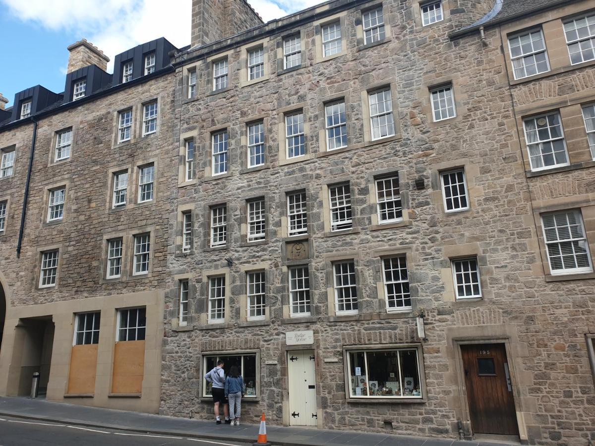 Appartamento Canongate - Spacious And Historic 2 Bed Flat On Royal Mile Edimburgo Esterno foto