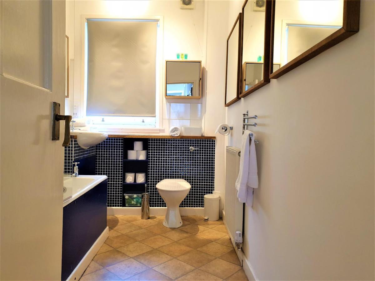 Appartamento Canongate - Spacious And Historic 2 Bed Flat On Royal Mile Edimburgo Esterno foto