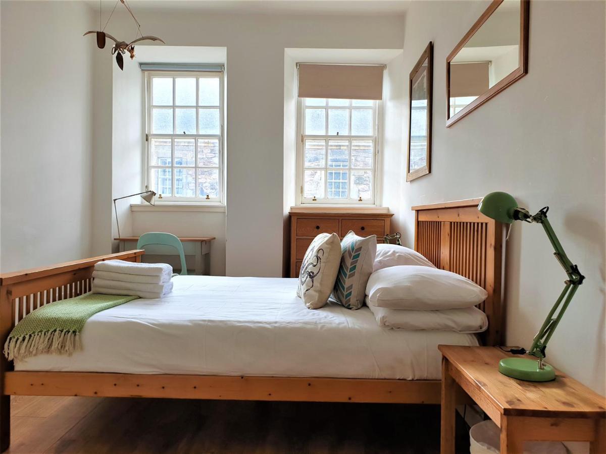 Appartamento Canongate - Spacious And Historic 2 Bed Flat On Royal Mile Edimburgo Esterno foto