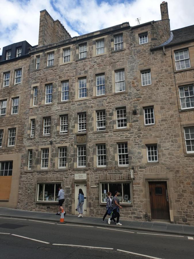 Appartamento Canongate - Spacious And Historic 2 Bed Flat On Royal Mile Edimburgo Esterno foto